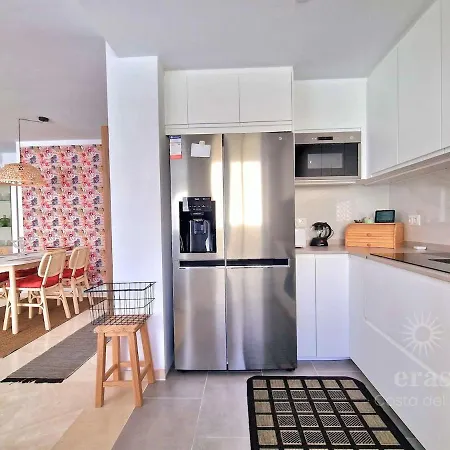 Apartment 3 Minutes From The Beach, And Bright A219 *