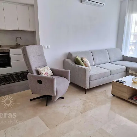 Apartment 3 Minutes From The Beach, And Bright A219 *